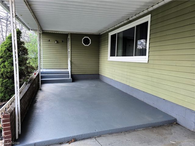 3839 Valacamp SE, Warren, OH 44484