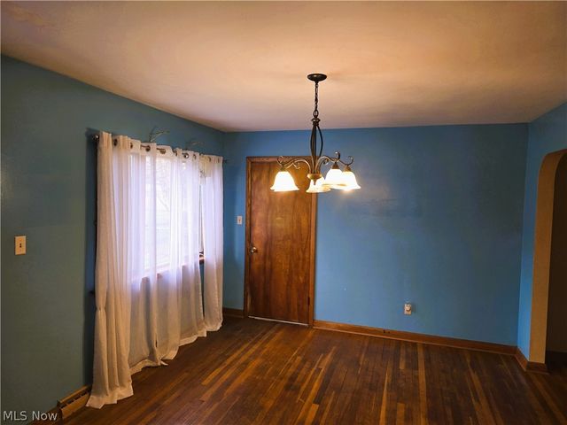 3839 Valacamp SE, Warren, OH 44484