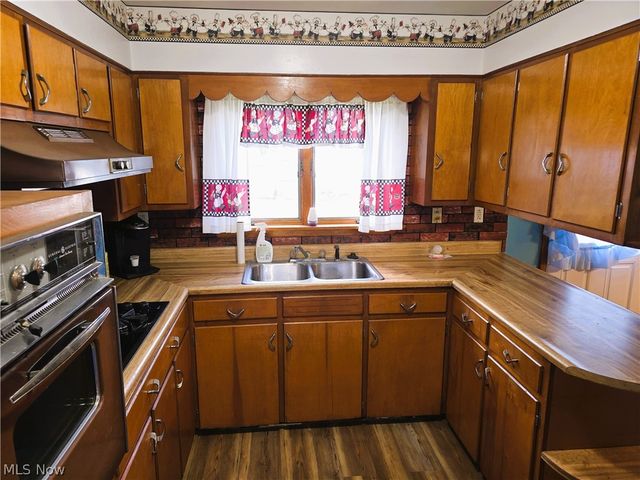 3839 Valacamp SE, Warren, OH 44484