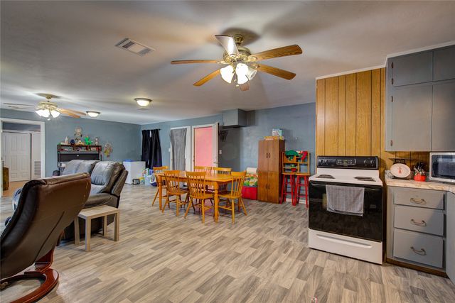 195 N Wood Street, Emory, TX 75440