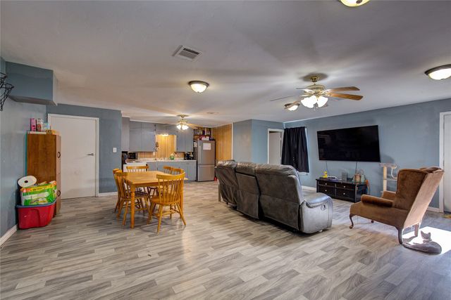 195 N Wood Street, Emory, TX 75440