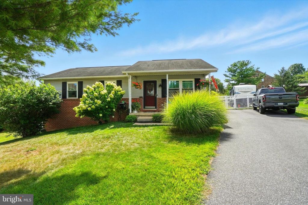603 HILL POINT DR, Etters, PA 17319