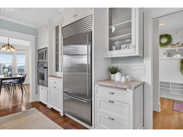 2440 Sw HOFFMAN Ave, Portland, OR 97201