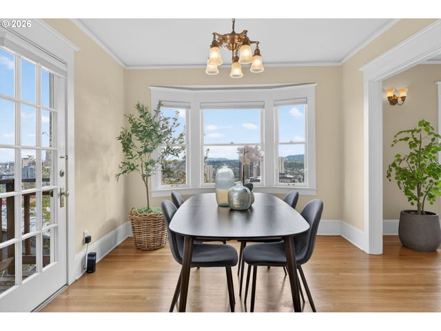 2440 Sw HOFFMAN Ave, Portland, OR 97201