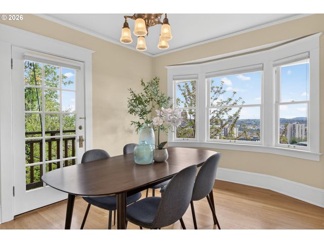 2440 Sw HOFFMAN Ave, Portland, OR 97201