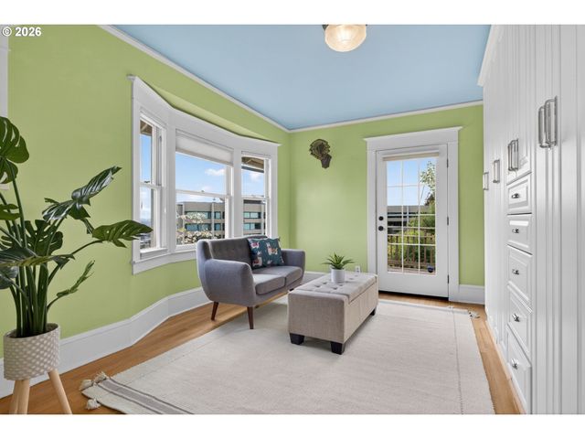 2440 Sw HOFFMAN Ave, Portland, OR 97201