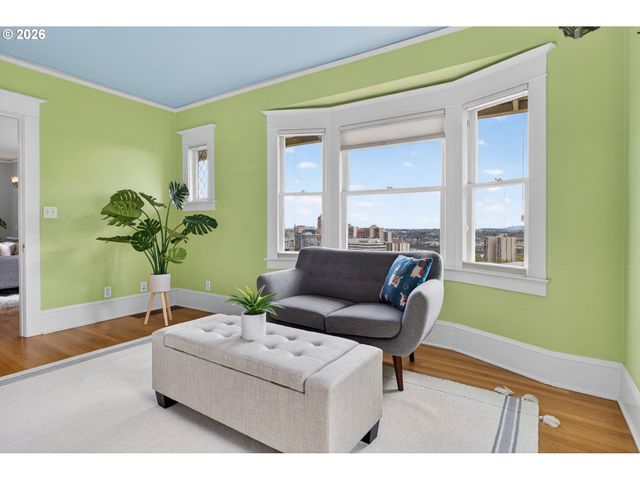 2440 Sw HOFFMAN Ave, Portland, OR 97201