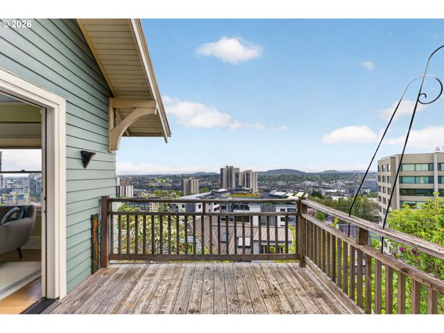 2440 Sw HOFFMAN Ave, Portland, OR 97201