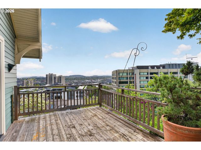 2440 Sw HOFFMAN Ave, Portland, OR 97201