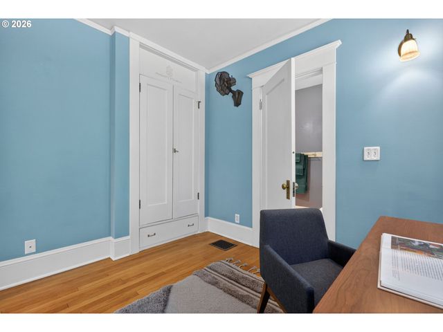 2440 Sw HOFFMAN Ave, Portland, OR 97201