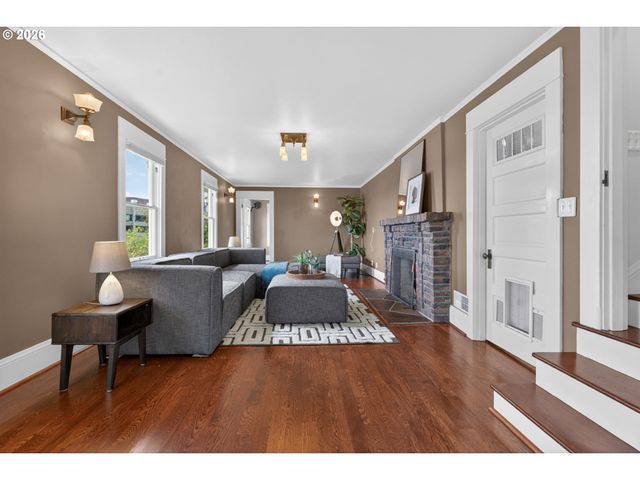 2440 Sw HOFFMAN Ave, Portland, OR 97201