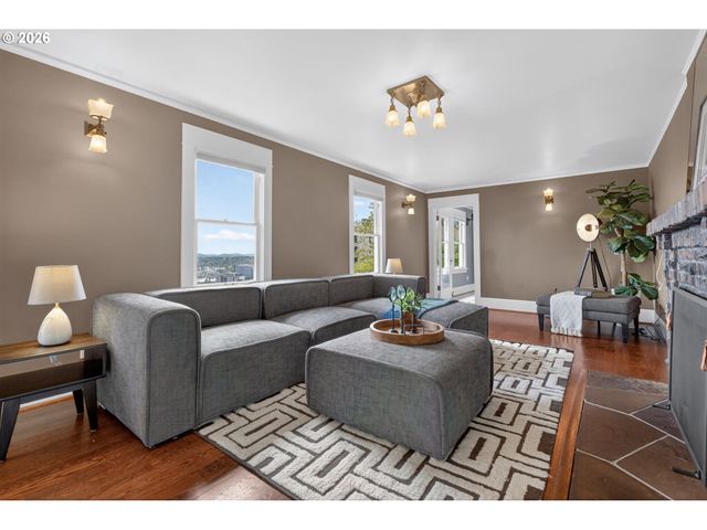 2440 Sw HOFFMAN Ave, Portland, OR 97201