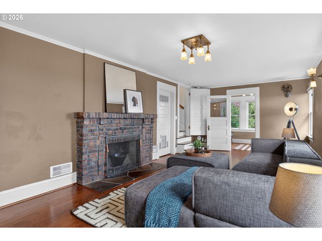 2440 Sw HOFFMAN Ave, Portland, OR 97201