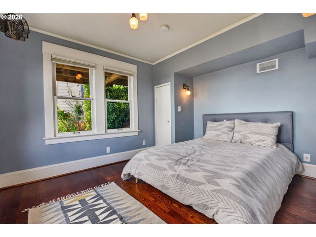 2440 Sw HOFFMAN Ave, Portland, OR 97201