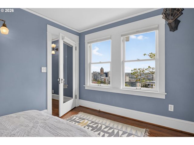 2440 Sw HOFFMAN Ave, Portland, OR 97201