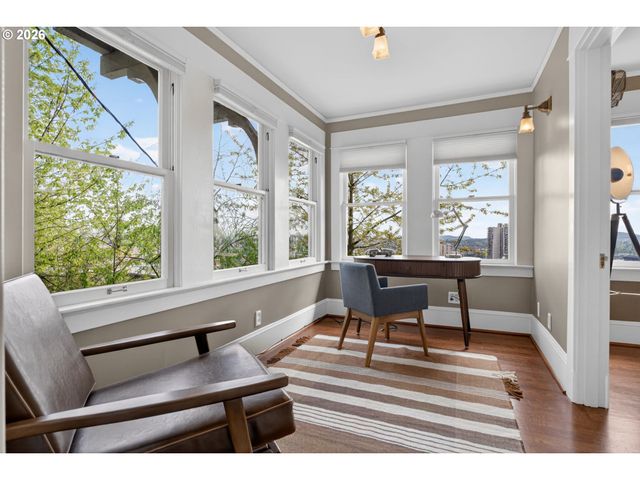 2440 Sw HOFFMAN Ave, Portland, OR 97201