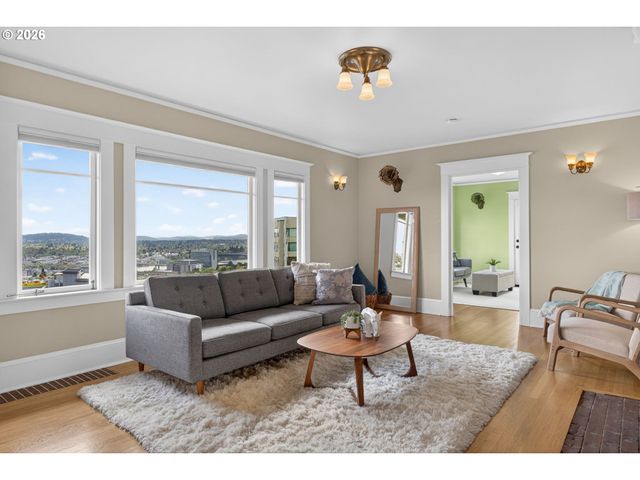 2440 Sw HOFFMAN Ave, Portland, OR 97201