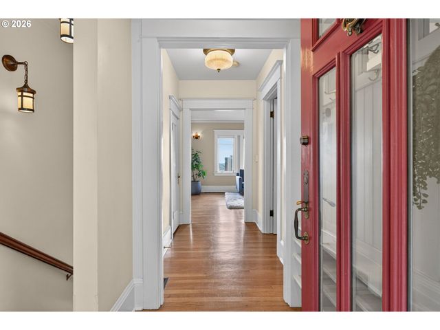 2440 Sw HOFFMAN Ave, Portland, OR 97201