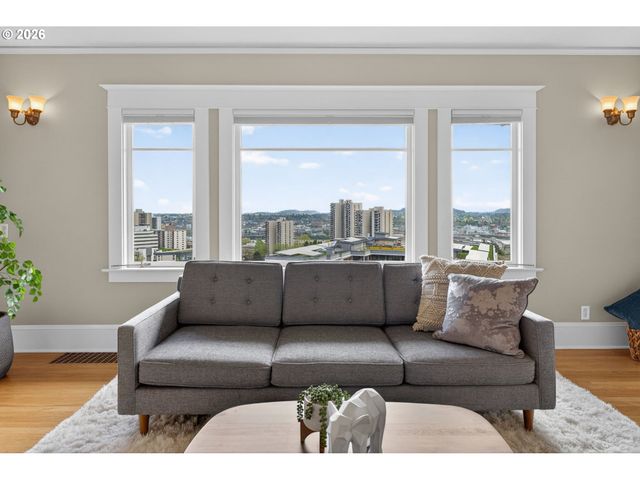 2440 Sw HOFFMAN Ave, Portland, OR 97201