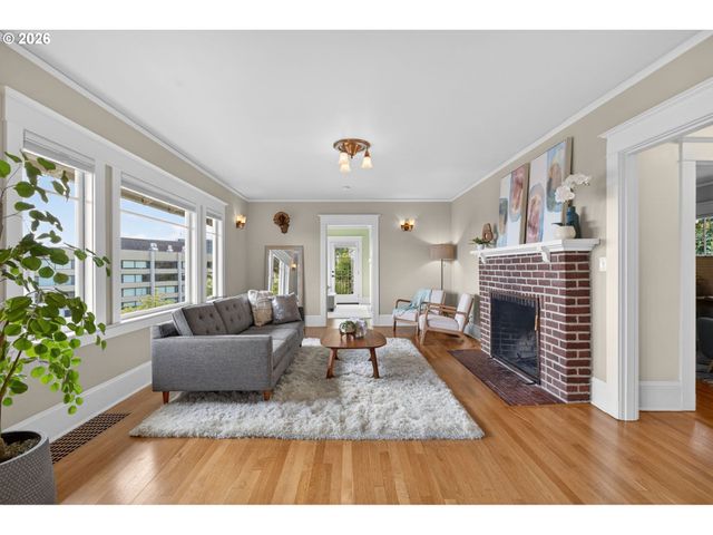 2440 Sw HOFFMAN Ave, Portland, OR 97201