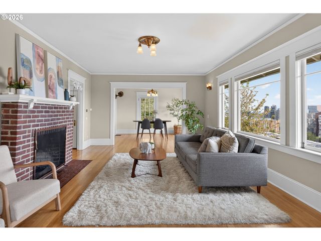 2440 Sw HOFFMAN Ave, Portland, OR 97201