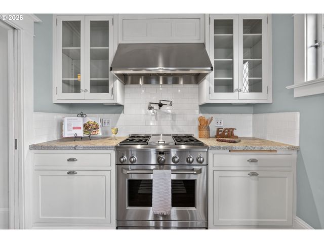 2440 Sw HOFFMAN Ave, Portland, OR 97201