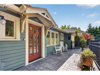 2440 Sw HOFFMAN Ave, Portland, OR 97201