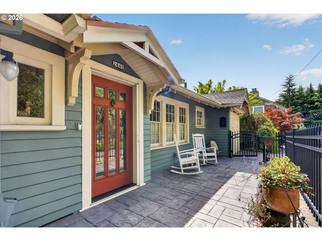 2440 Sw HOFFMAN Ave, Portland, OR 97201