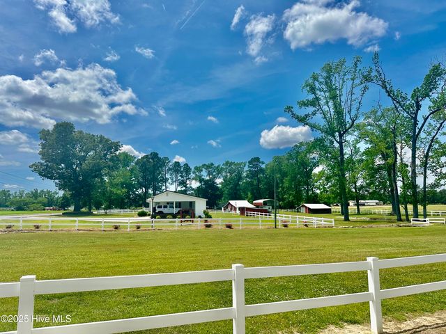 4998 Peacock Road, Whiteville, NC 28472