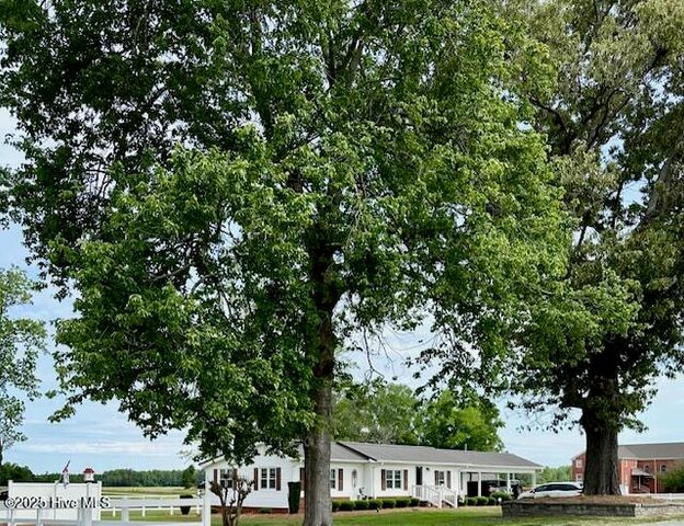 4998 Peacock Road, Whiteville, NC 28472