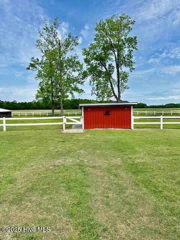 4998 Peacock Road, Whiteville, NC 28472