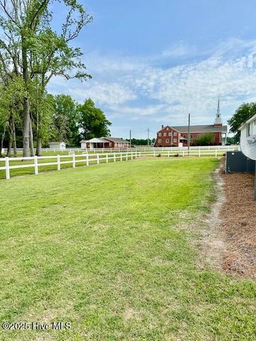 4998 Peacock Road, Whiteville, NC 28472