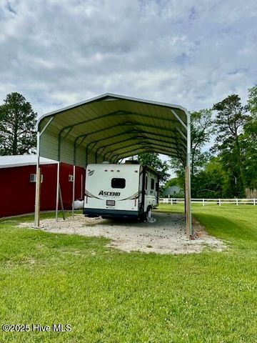 4998 Peacock Road, Whiteville, NC 28472