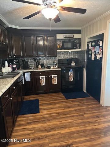 4998 Peacock Road, Whiteville, NC 28472