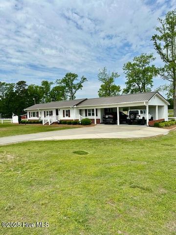 4998 Peacock Road, Whiteville, NC 28472