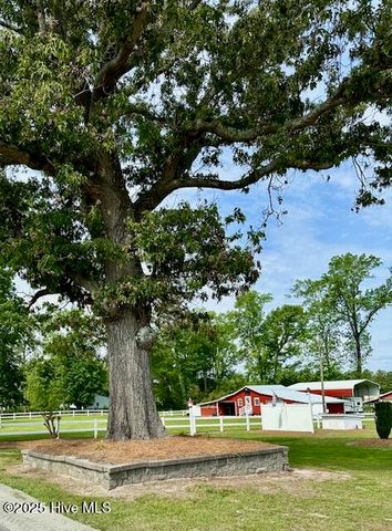 4998 Peacock Road, Whiteville, NC 28472