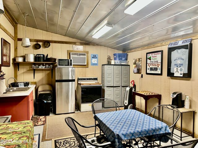 4998 Peacock Road, Whiteville, NC 28472