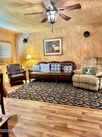 4998 Peacock Road, Whiteville, NC 28472