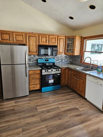 87 Crafts St, Newton, MA 02458