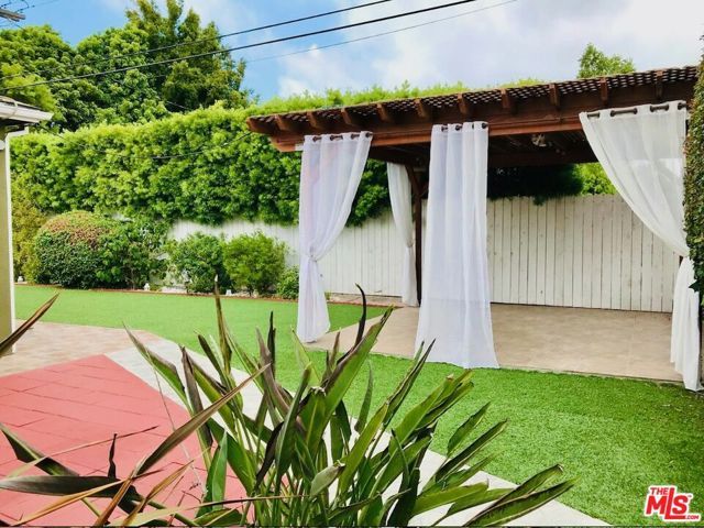 8120 Winsford Avenue, Los Angeles, CA 90045