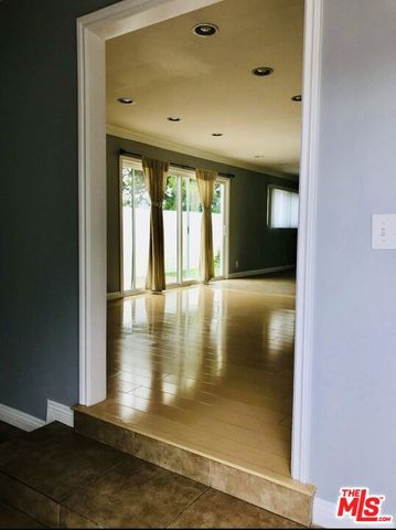 8120 Winsford Avenue, Los Angeles, CA 90045