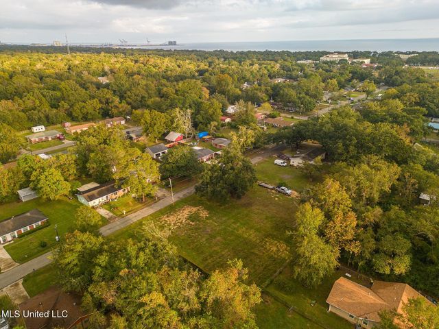 211 Gates Avenue, Long Beach, MS 39560