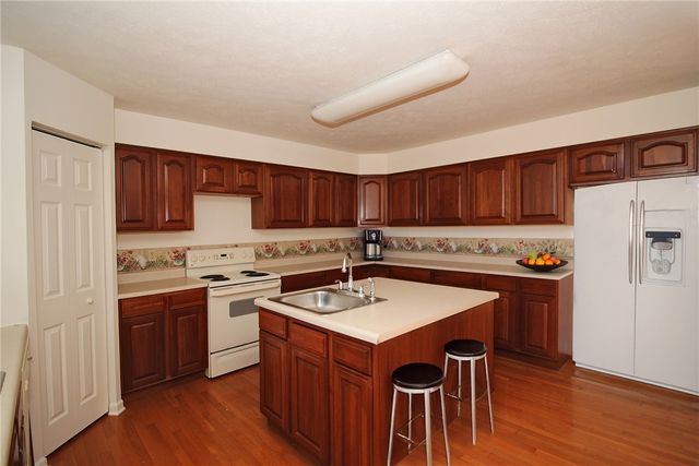 407 Commodore Drive, North Fayette, PA 15057