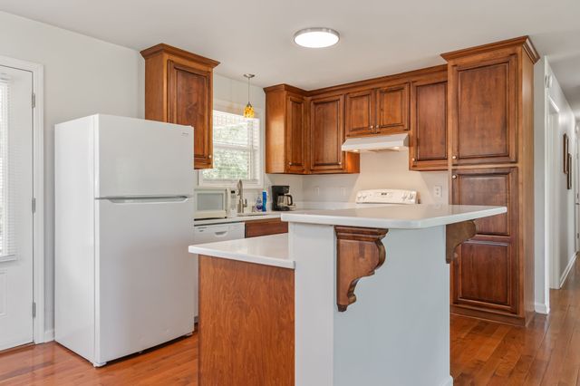 9127 Crestview Dr, Bon Aqua, TN 37025