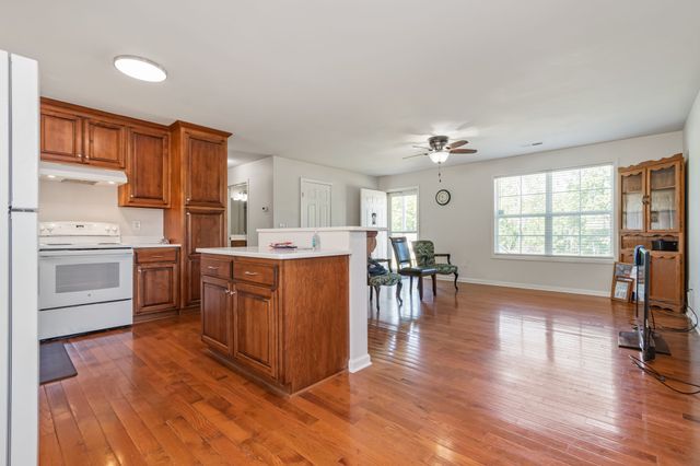 9127 Crestview Dr, Bon Aqua, TN 37025