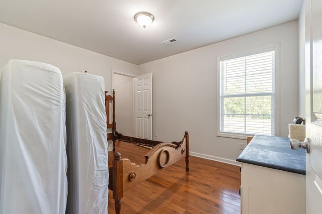 9127 Crestview Dr, Bon Aqua, TN 37025