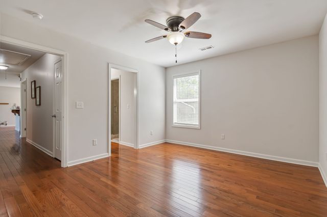 9127 Crestview Dr, Bon Aqua, TN 37025