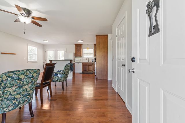 9127 Crestview Dr, Bon Aqua, TN 37025