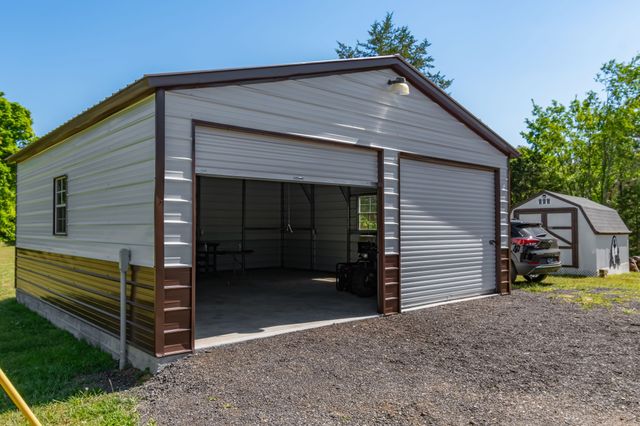 9127 Crestview Dr, Bon Aqua, TN 37025