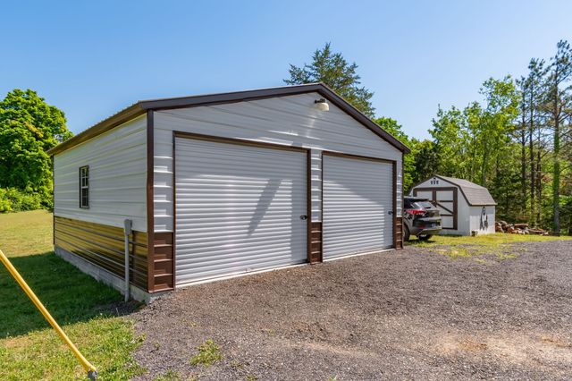 9127 Crestview Dr, Bon Aqua, TN 37025